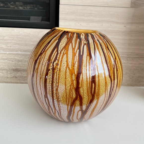 NEW WOODLAND charming collectible vase. - Picture 1 of 5